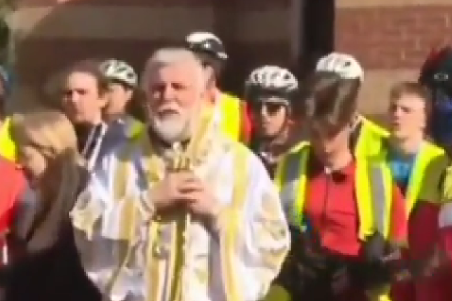 Vladika Grigorije sa biciklistima