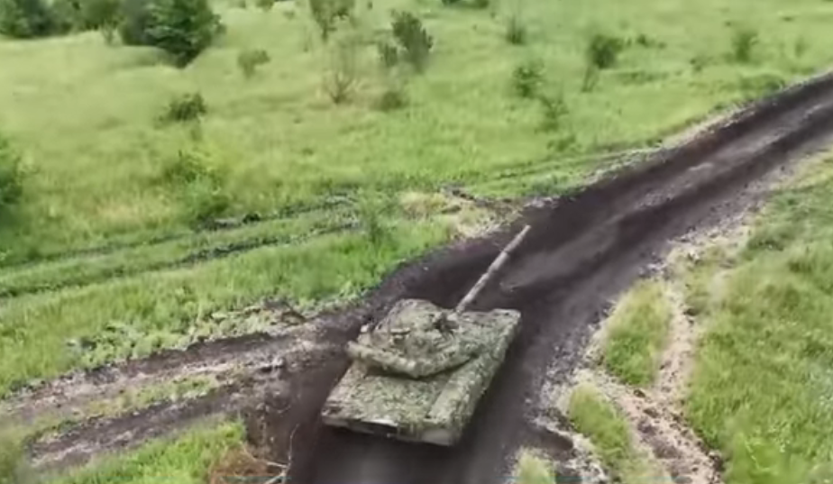 Tenk u akciji (Foto: Jutjub)