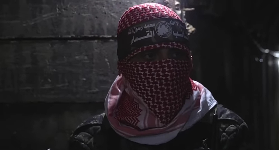 Борац Хамаса у тунелу...