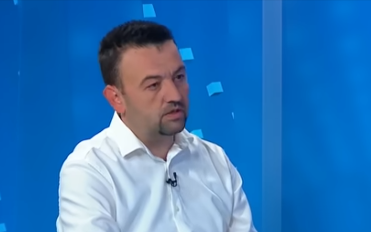 Smeta mu... Smeta mu...